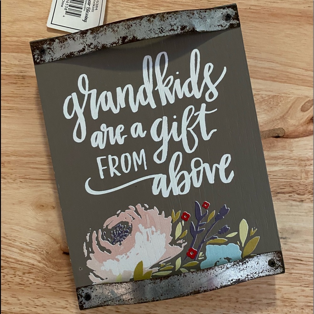 Brownlow “grandkids are a gift from heaven” decor sign